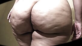 دخترک با هر دو دست چ ...