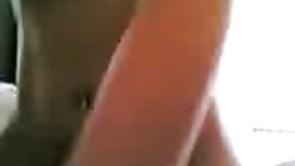 شخص در سینه یک بلوند ...